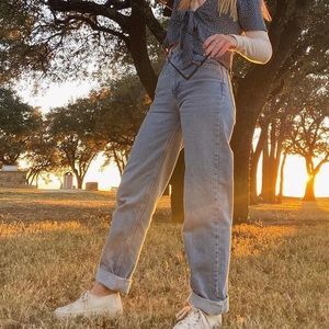 BDG URBAN OUTFITTERS MOM JEANS